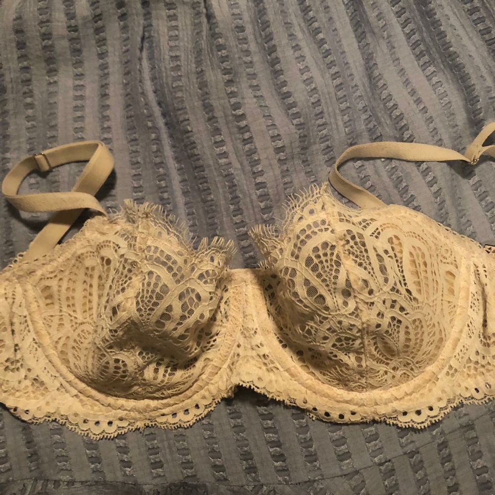 Victoria's secret white balconette lace bra